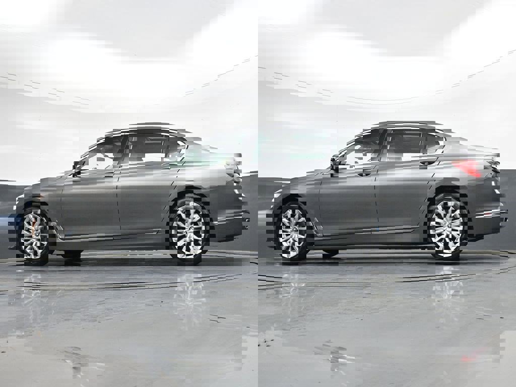 Used 2016 BMW 740i RWD image 35