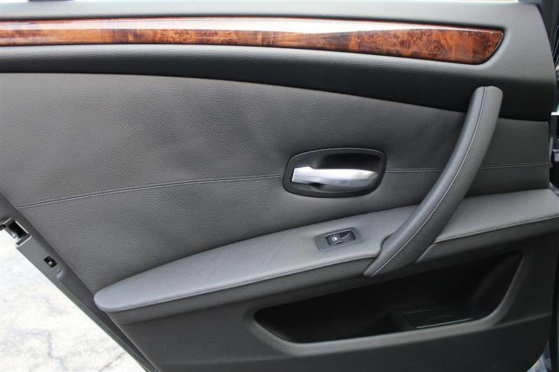 Used 2008 BMW 528xi Sedan image 26