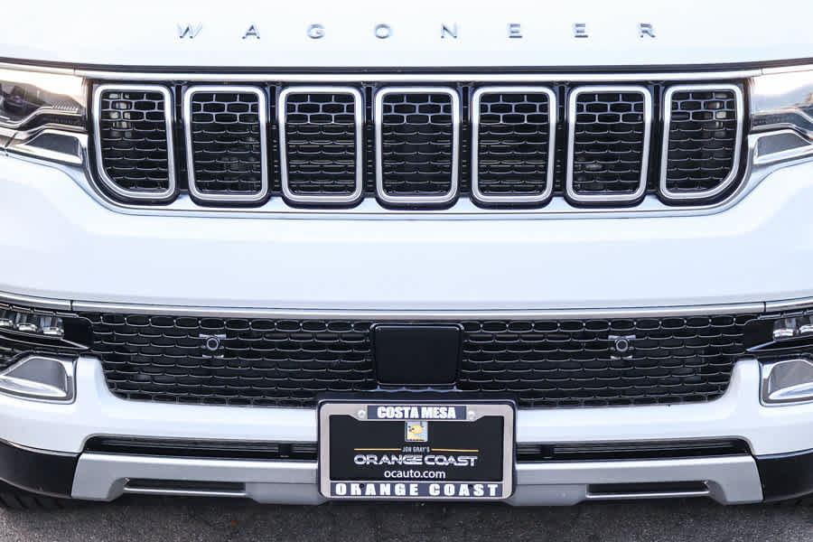 Used 2024 Jeep Wagoneer L Series II w/ Flexible Seating Group AWD/4WD image 9