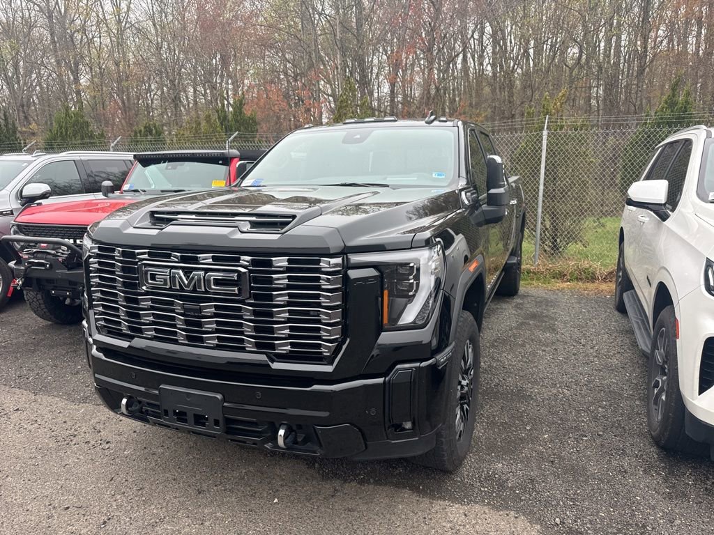 Used 2025 GMC Sierra 2500 Denali Ultimate w/ Max Trailering Package image 3