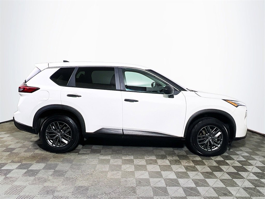 Used 2024 Nissan Rogue S image 9