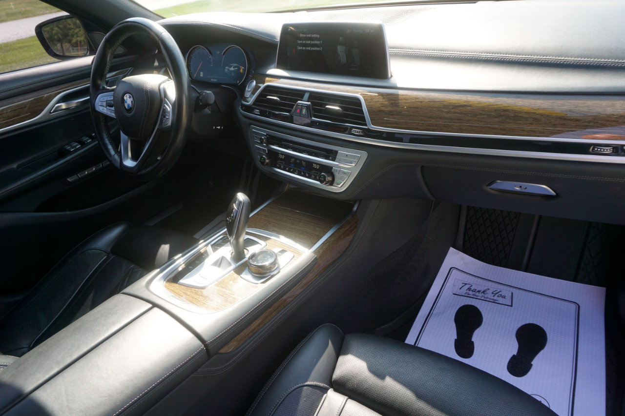 Used 2018 BMW 750i xDrive image 24