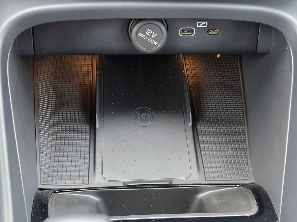 New 2025 Volvo EX40 Core w/ Climate Package image 32