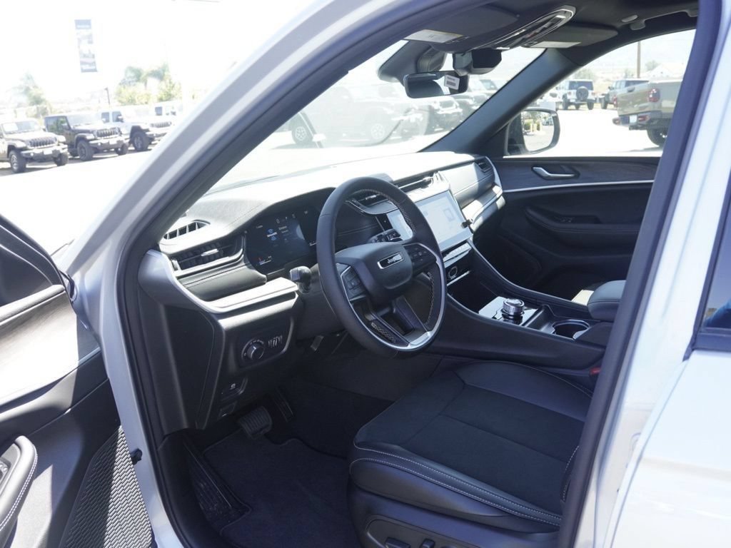 New 2026 Jeep Grand Cherokee Altitude AWD/4WD image 14