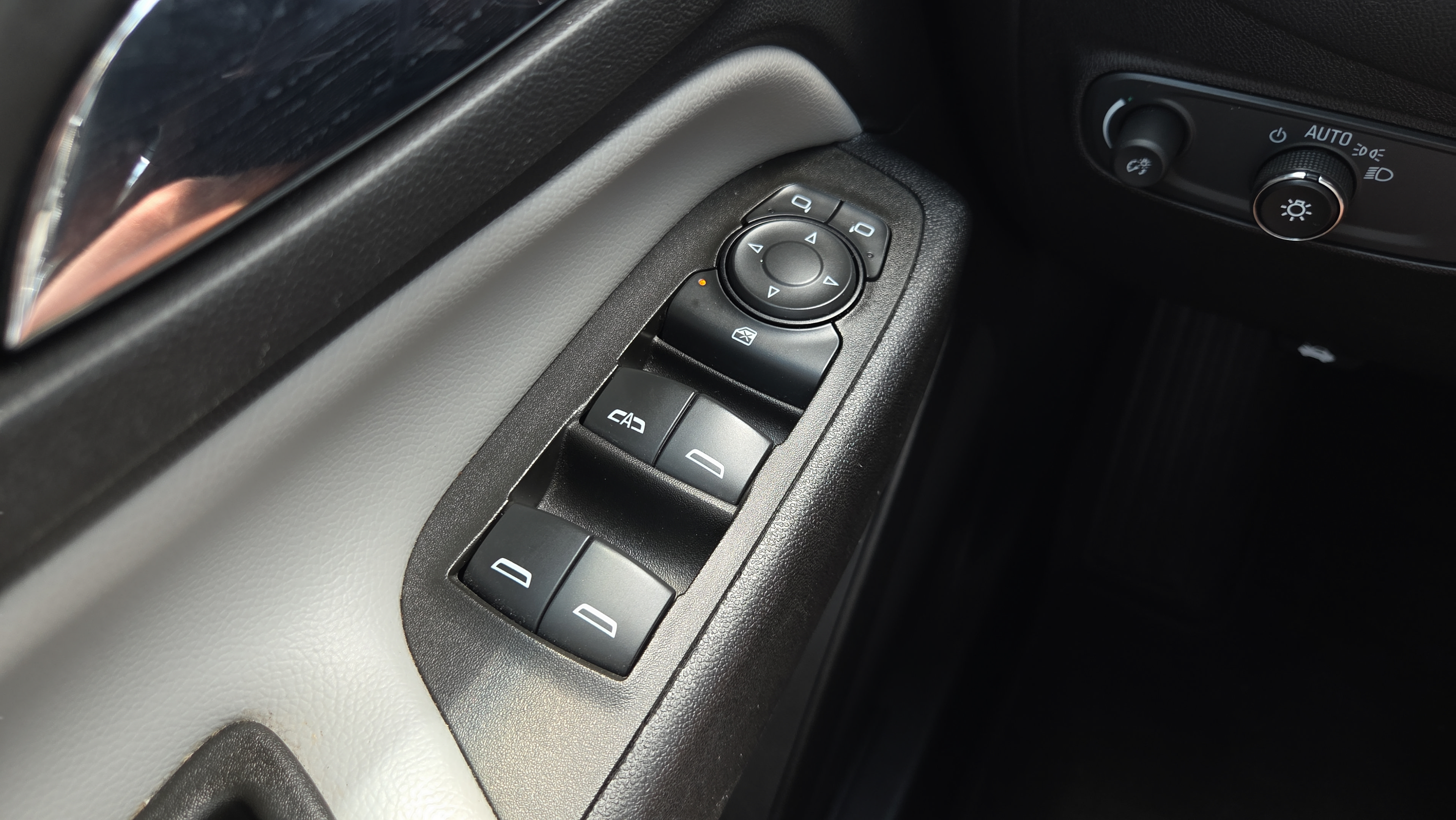 Used 2023 Chevrolet Equinox LS w/ Sport Edition FWD image 18