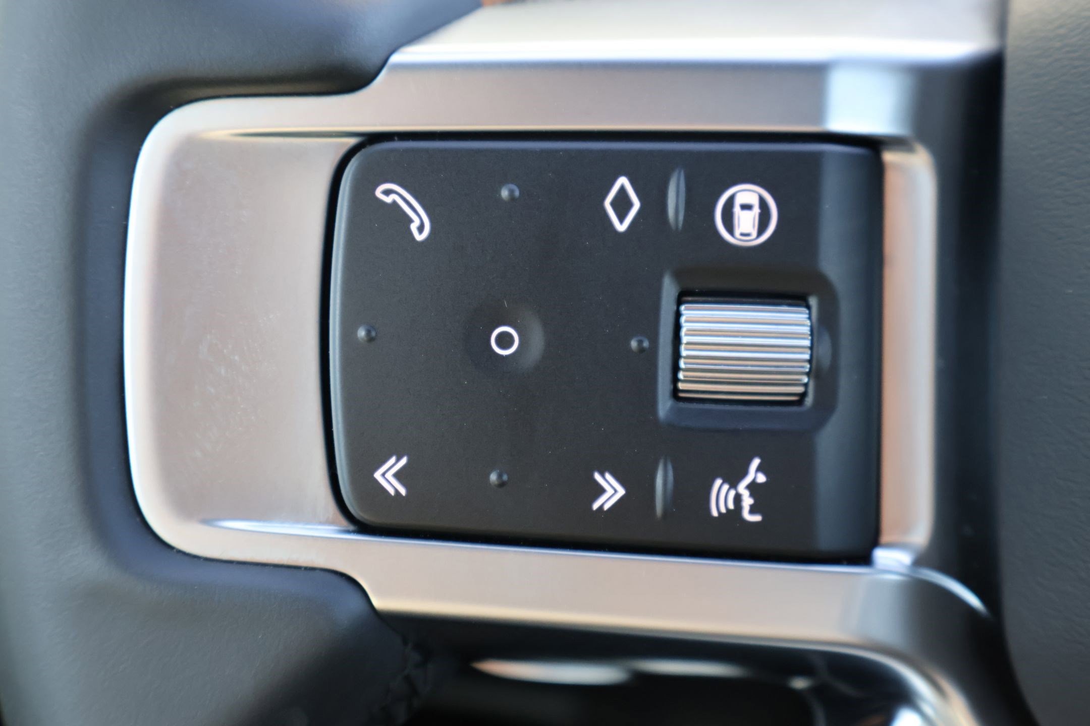 Certified 2025 Land Rover Discovery S image 16