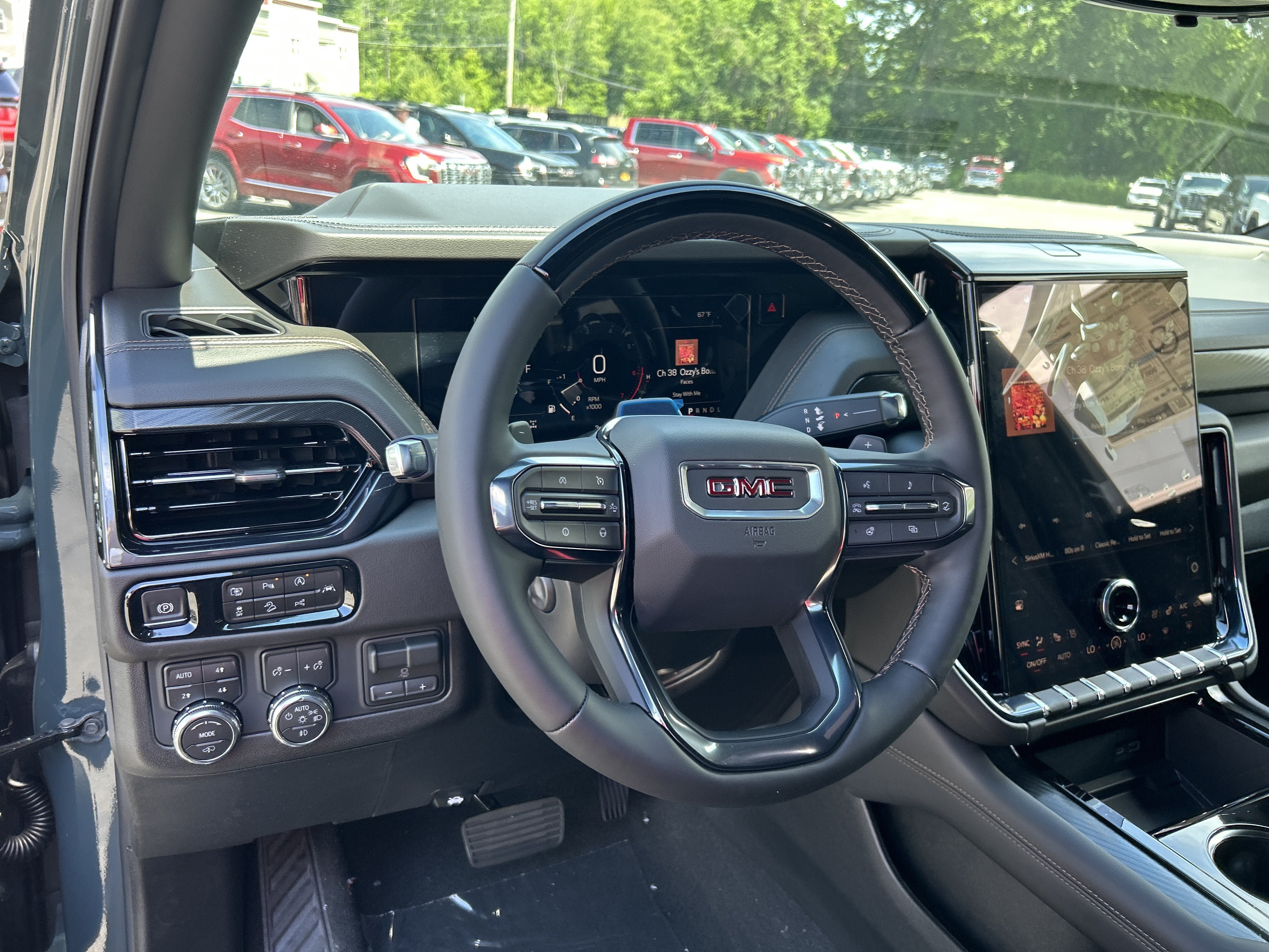 New 2026 GMC Yukon XL AT4 w/ AT4 Premium Plus Package AWD/4WD image 28
