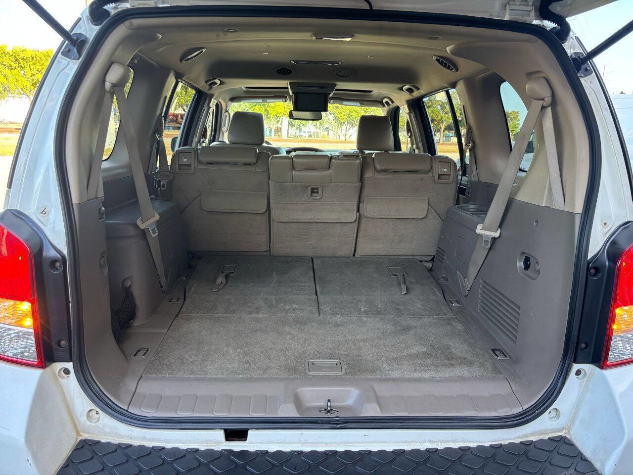 Used 2011 Nissan Pathfinder LE w/ Navigation Pkg AWD/4WD image 24