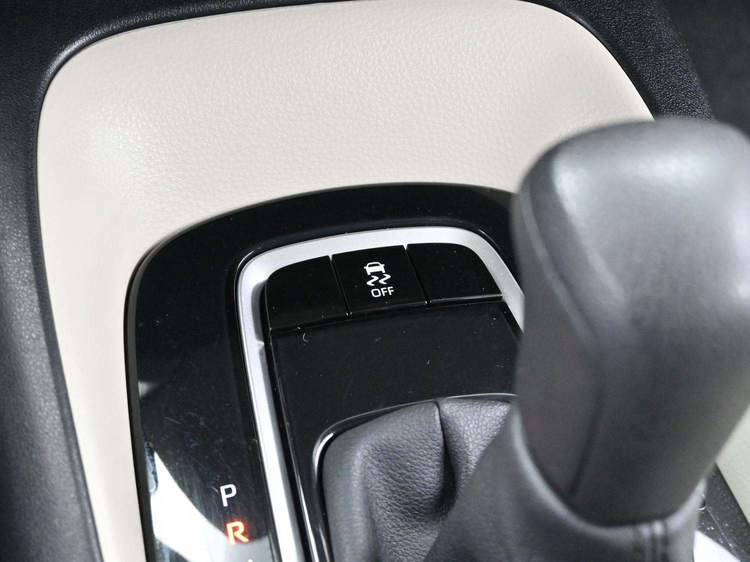 Used 2021 Toyota Corolla LE image 24