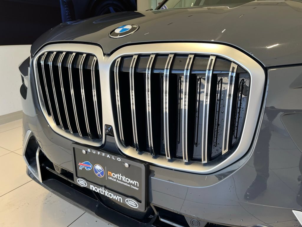 Used 2023 BMW X7 xDrive40i w/ Parking Assistance Package AWD/4WD image 13