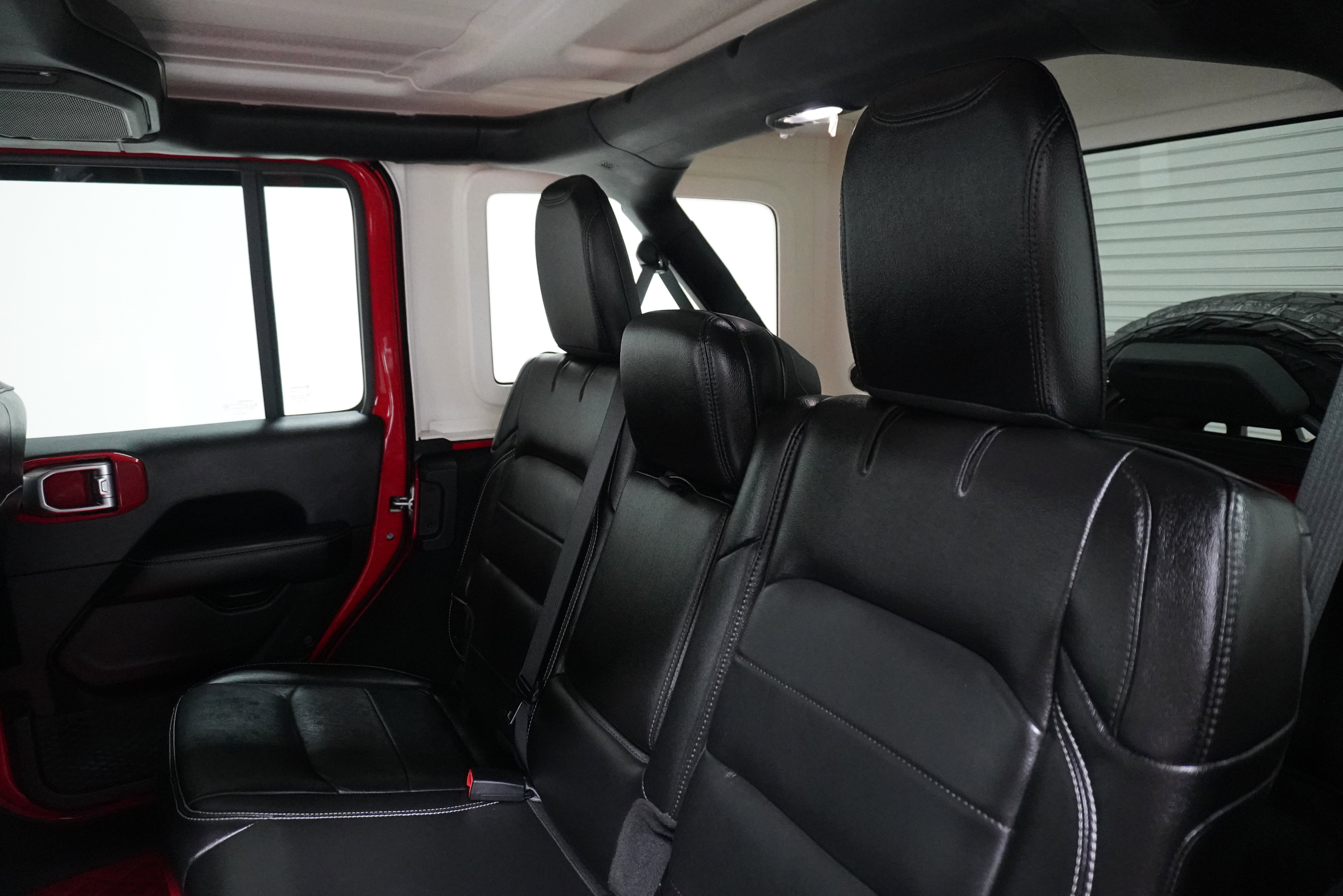Used 2018 Jeep Wrangler Unlimited Sahara AWD/4WD image 14