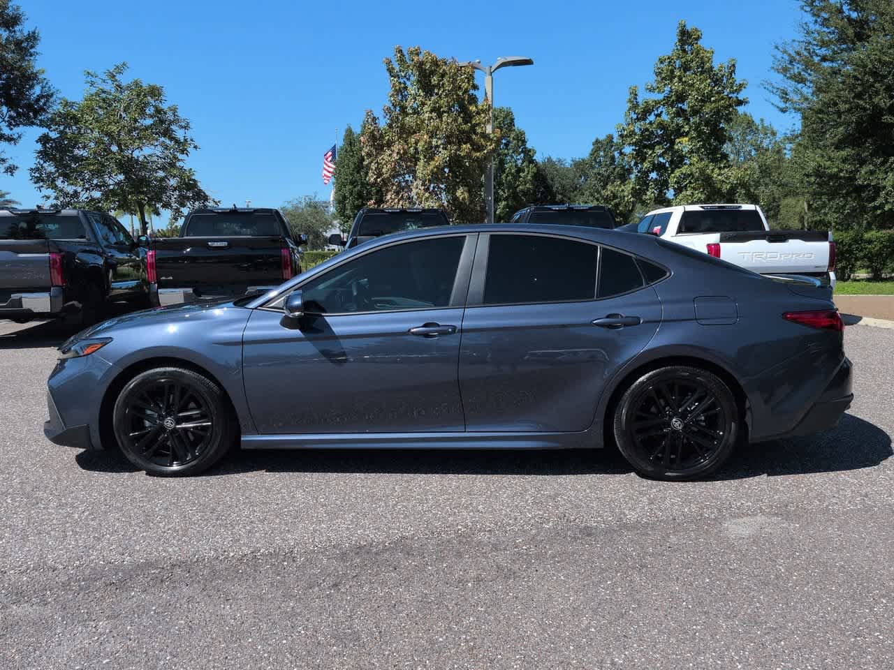 Used 2026 Toyota Camry SE FWD image 3