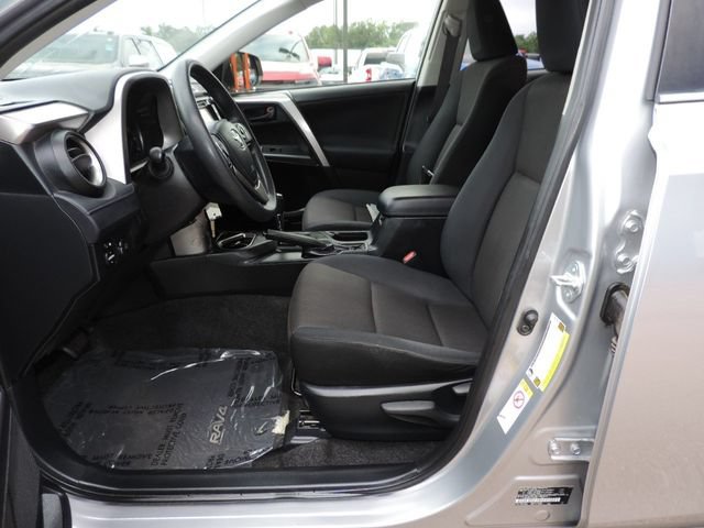 Used 2018 Toyota RAV4 LE FWD image 16