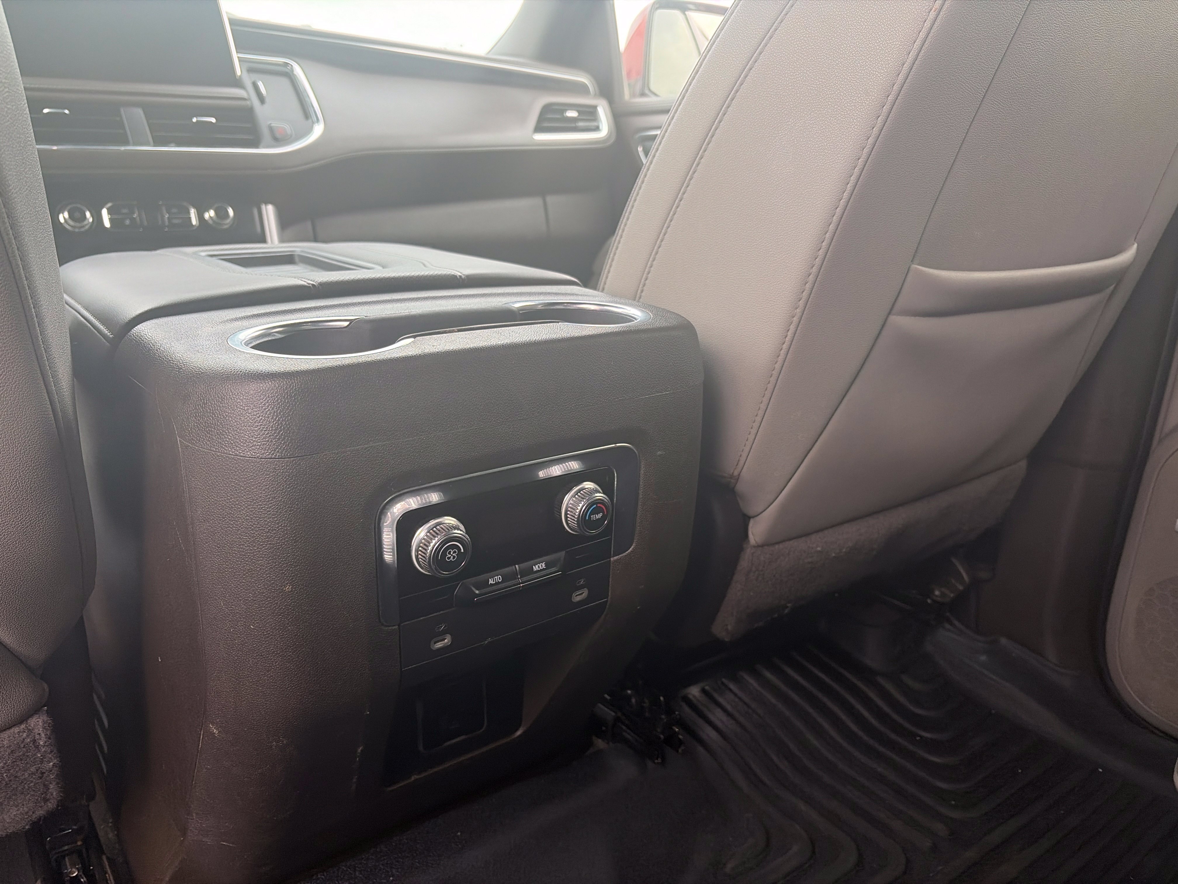 Used 2024 GMC Yukon SLT AWD/4WD image 12