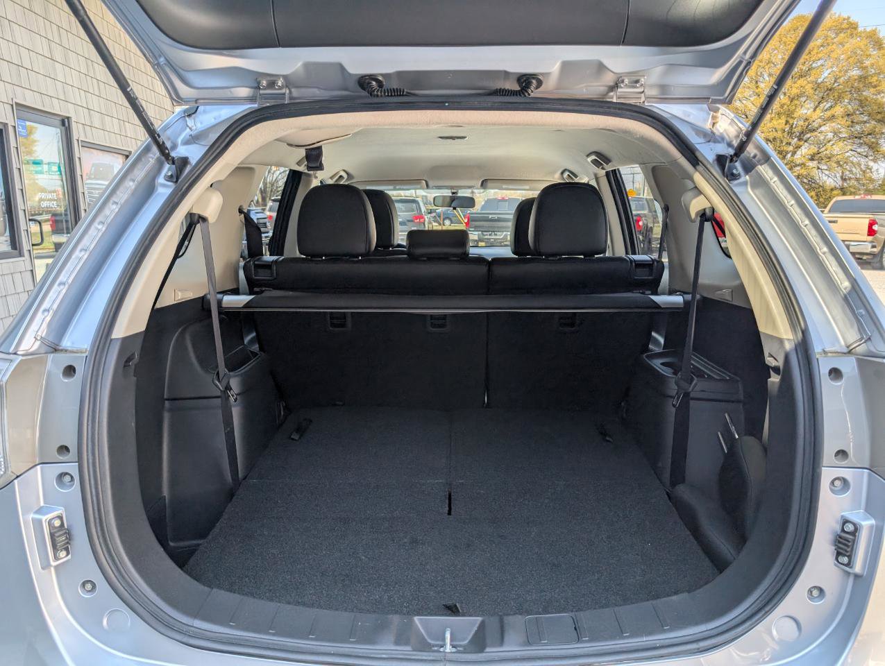 Used 2015 Mitsubishi Outlander SE image 21