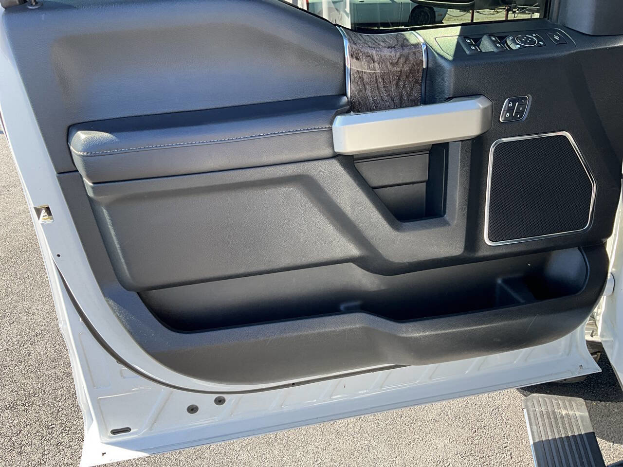 Used 2018 Ford F250 Lariat w/ Lariat Ultimate Package image 32