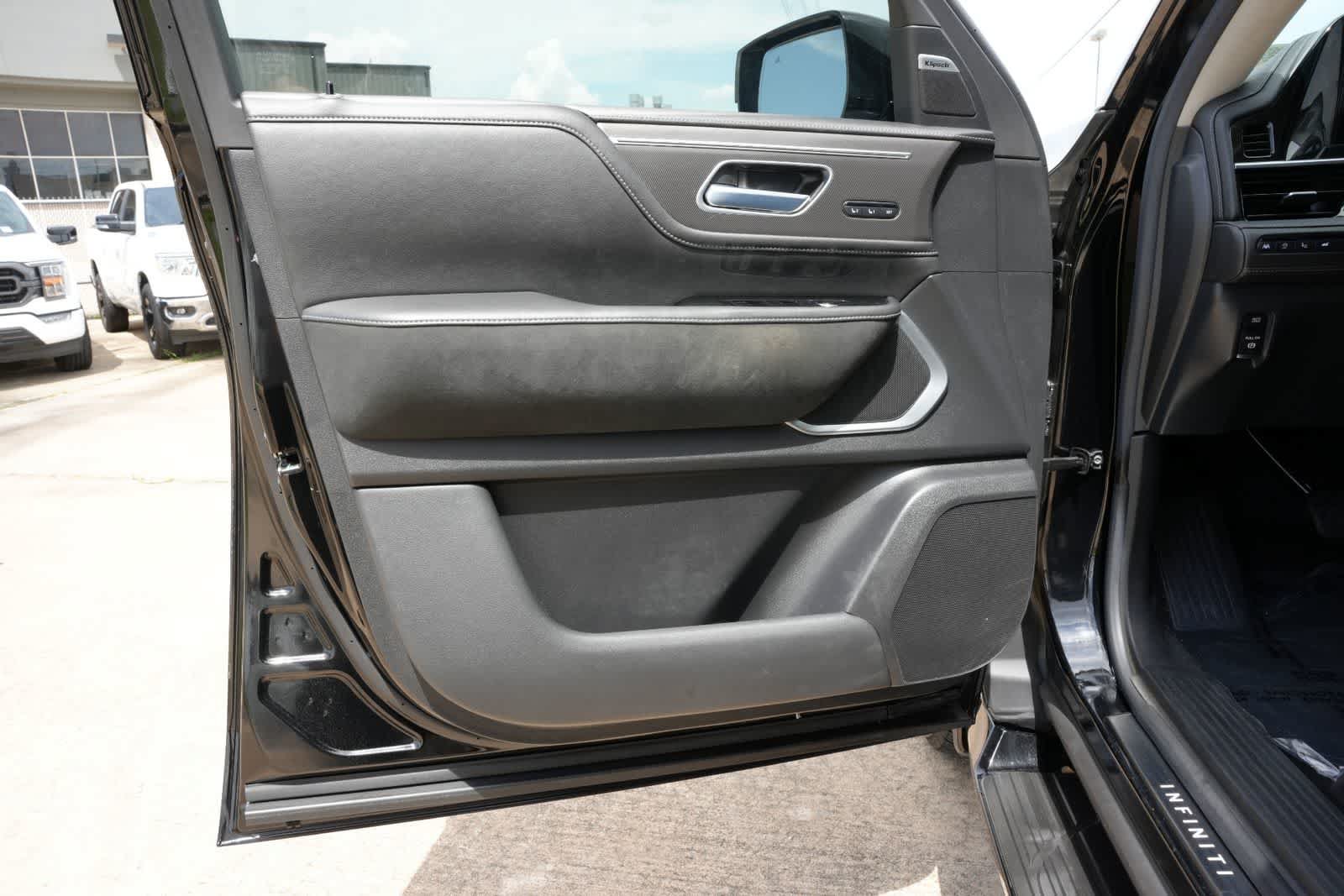 Certified 2025 INFINITI QX80 Luxe w/ Exterior Package RWD image 18