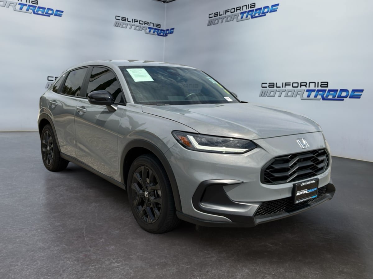 Used 2025 Honda HR-V Sport image 3