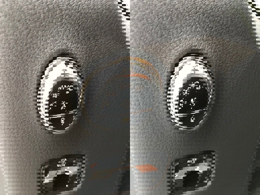 New 2025 Mercedes-Benz GLC 300 4MATIC image 14