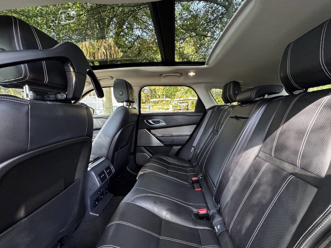 Used 2018 Land Rover Range Rover Velar S image 9