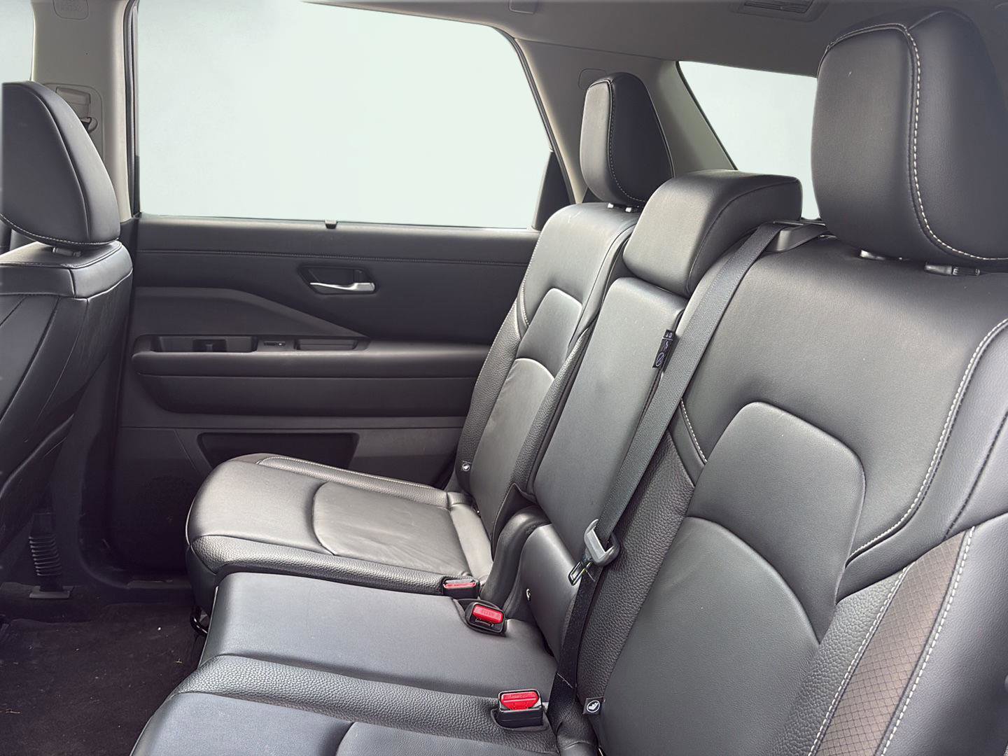 Used 2022 Nissan Pathfinder SL AWD/4WD image 13