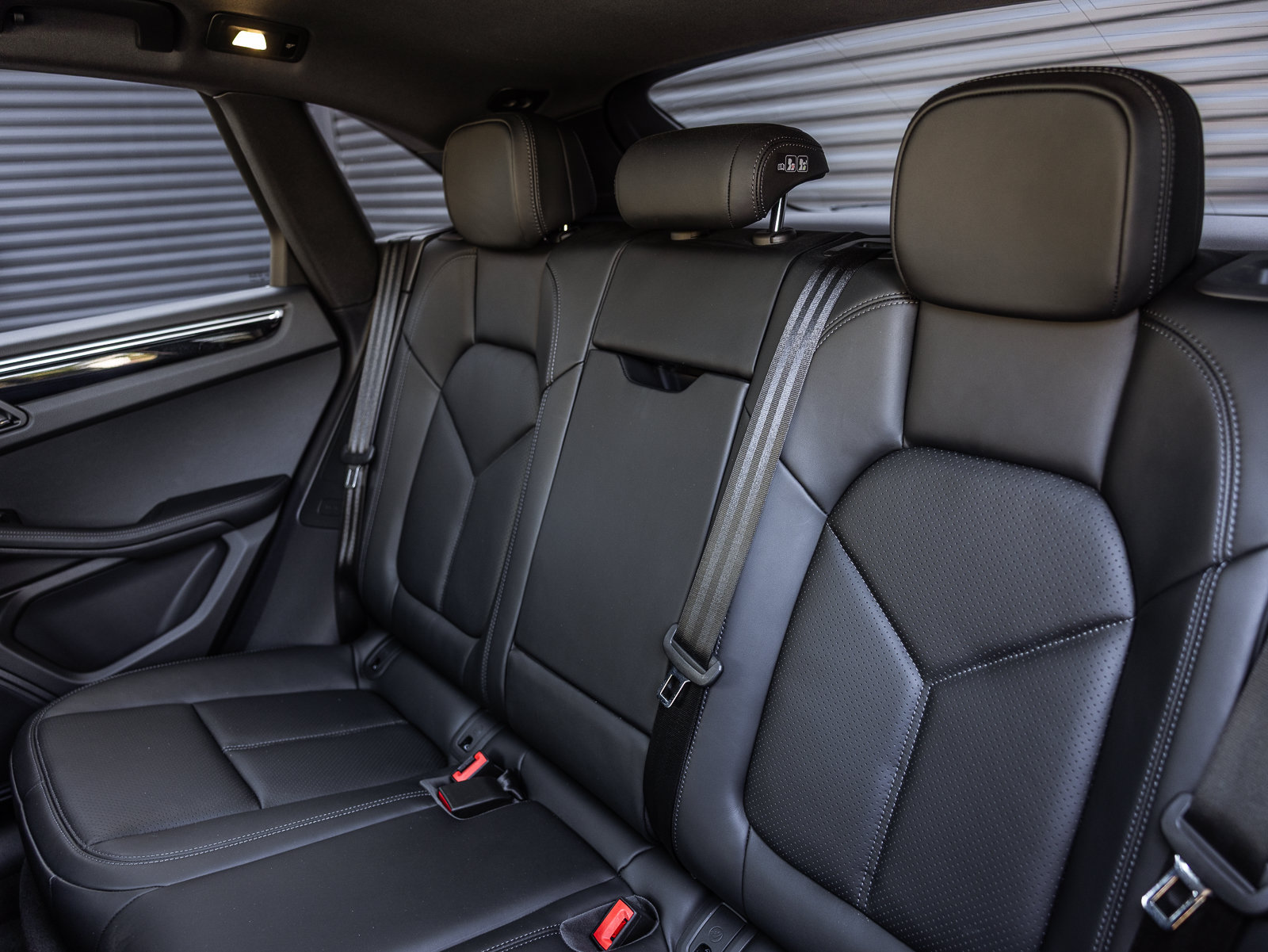 Certified 2026 Porsche Macan Turbo AWD/4WD image 19