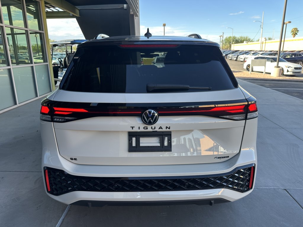 Used 2025 Volkswagen Tiguan SE R-Line AWD/4WD image 12