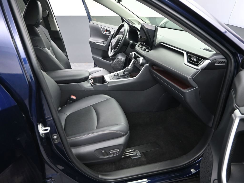 Used 2023 Toyota RAV4 Limited image 19