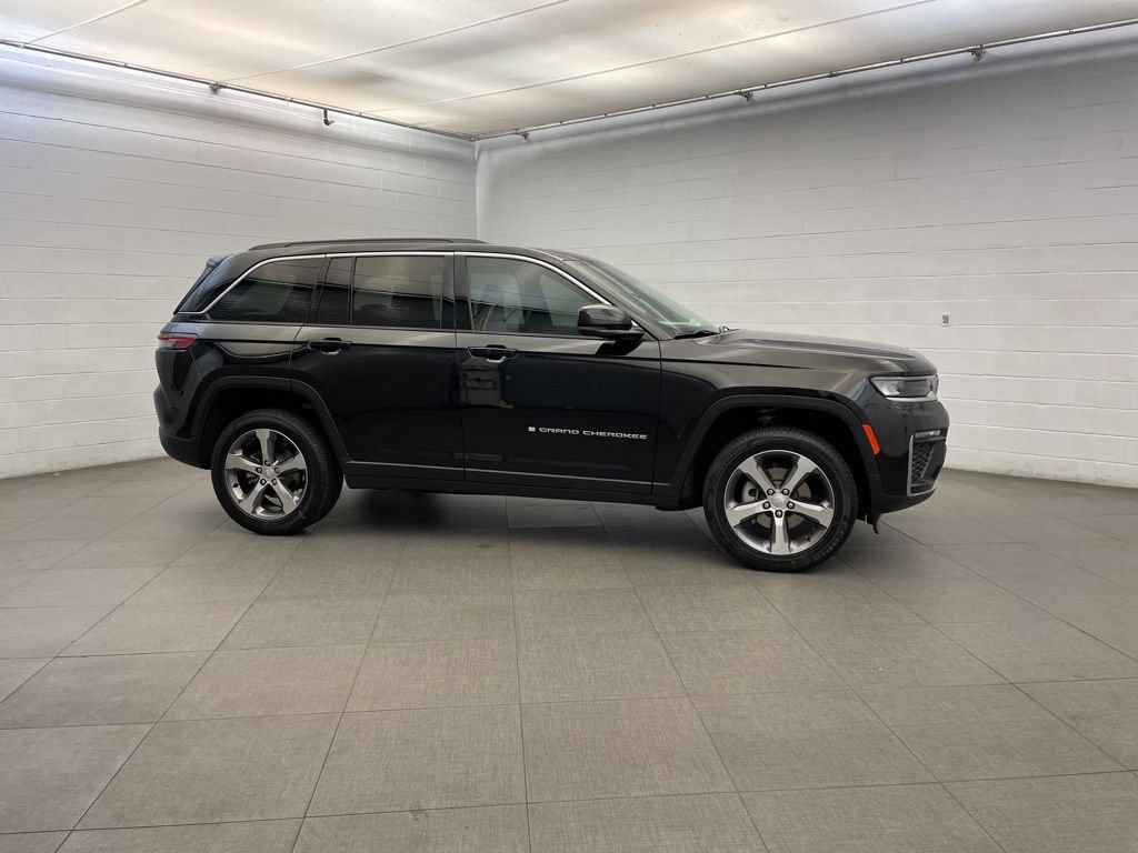 New 2026 Jeep Grand Cherokee Limited AWD/4WD image 2
