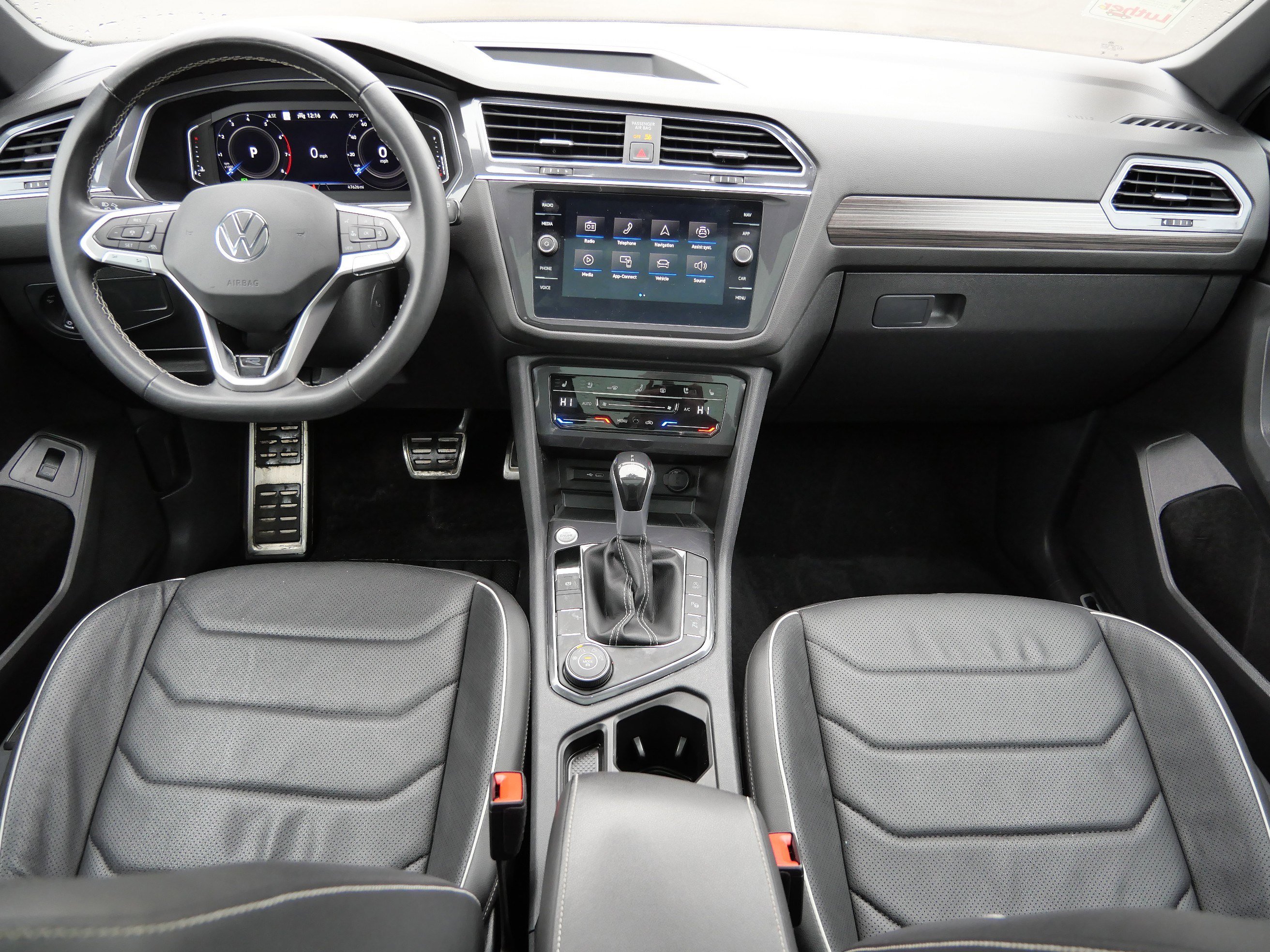 Used 2023 Volkswagen Tiguan SEL R-Line image 10