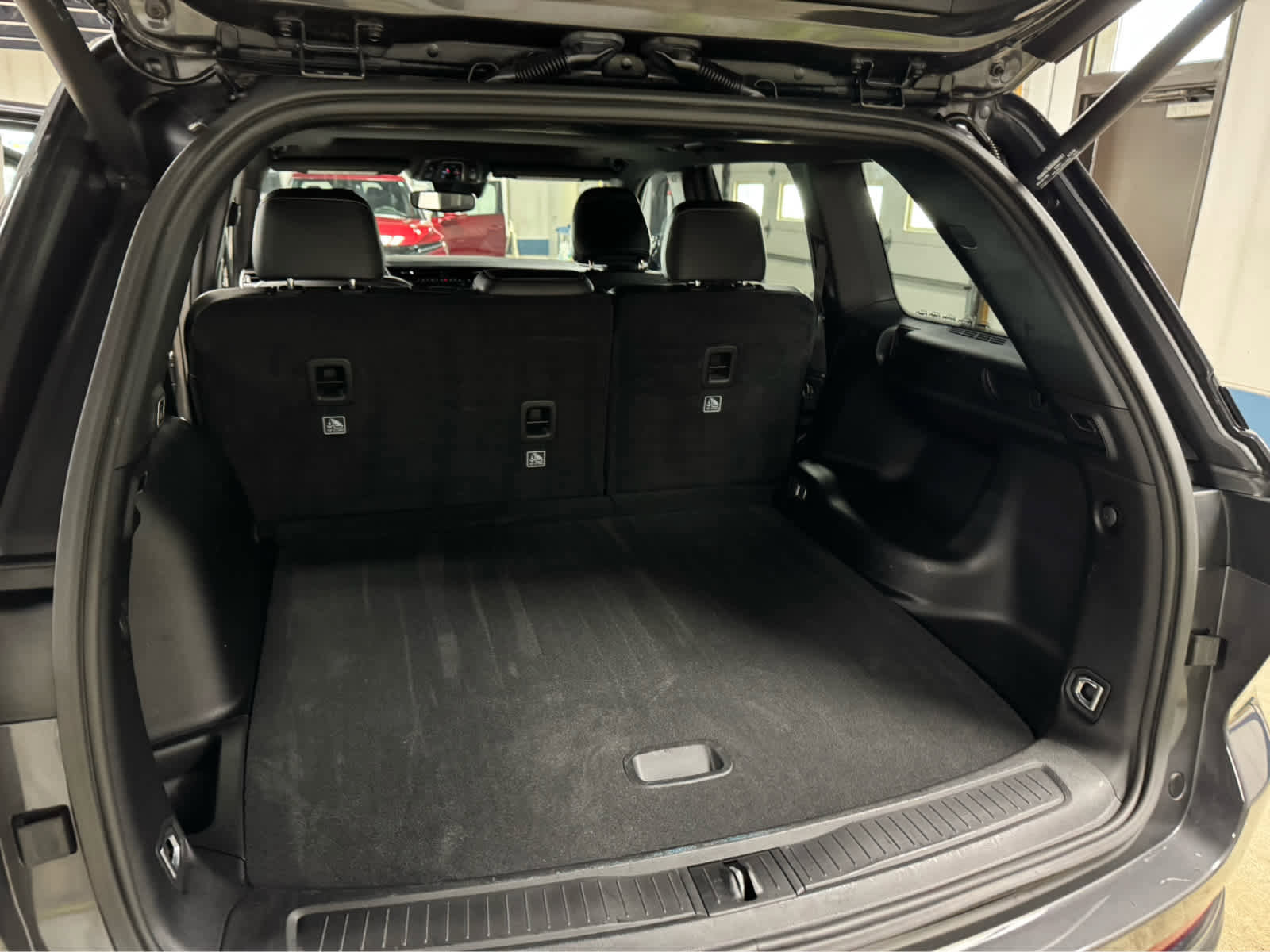 Used 2023 Jeep Grand Cherokee Altitude image 12