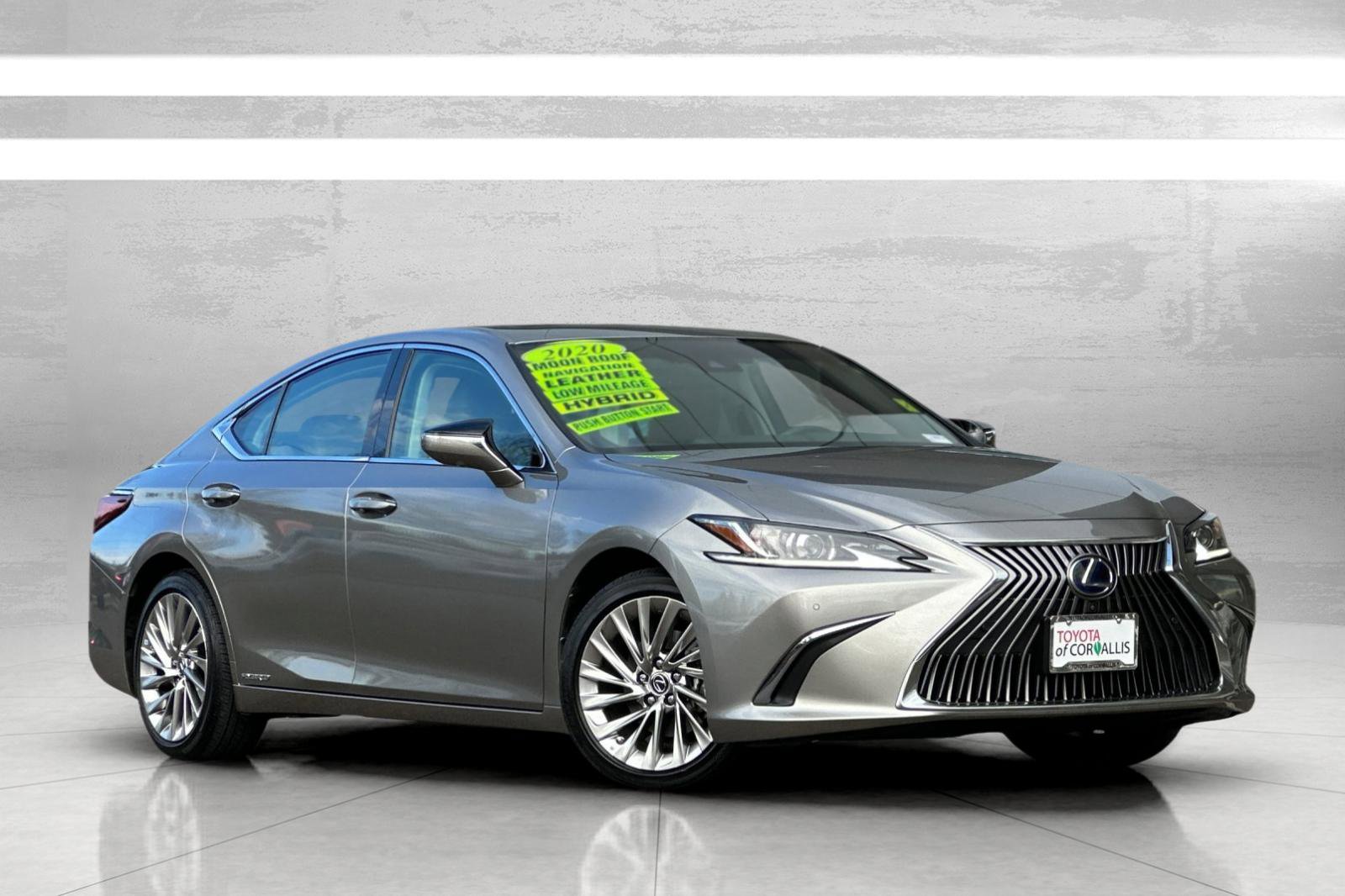 Used 2020 Lexus ES 300h w/ Luxury Package image 2