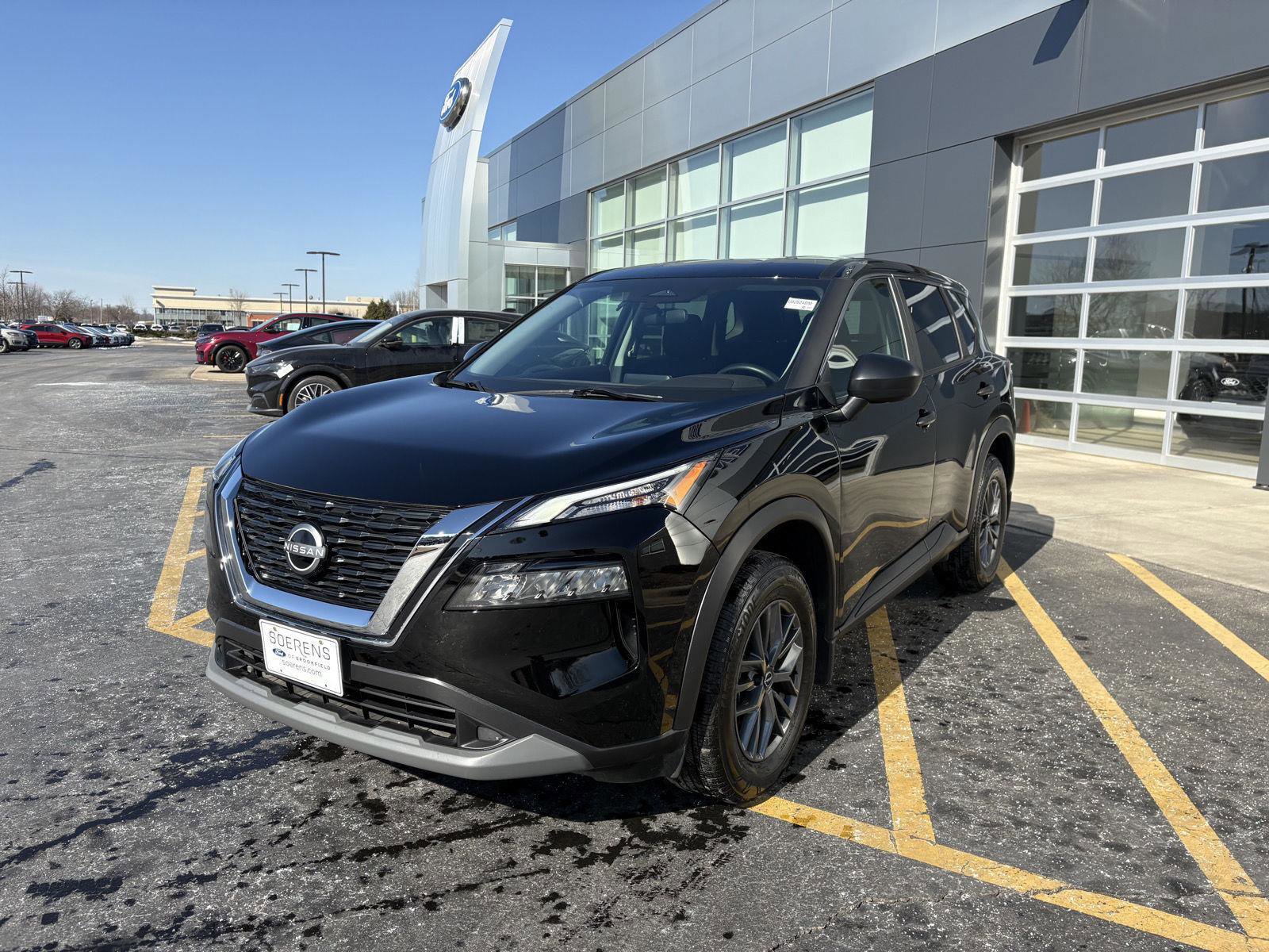 Used 2023 Nissan Rogue S AWD/4WD image 2