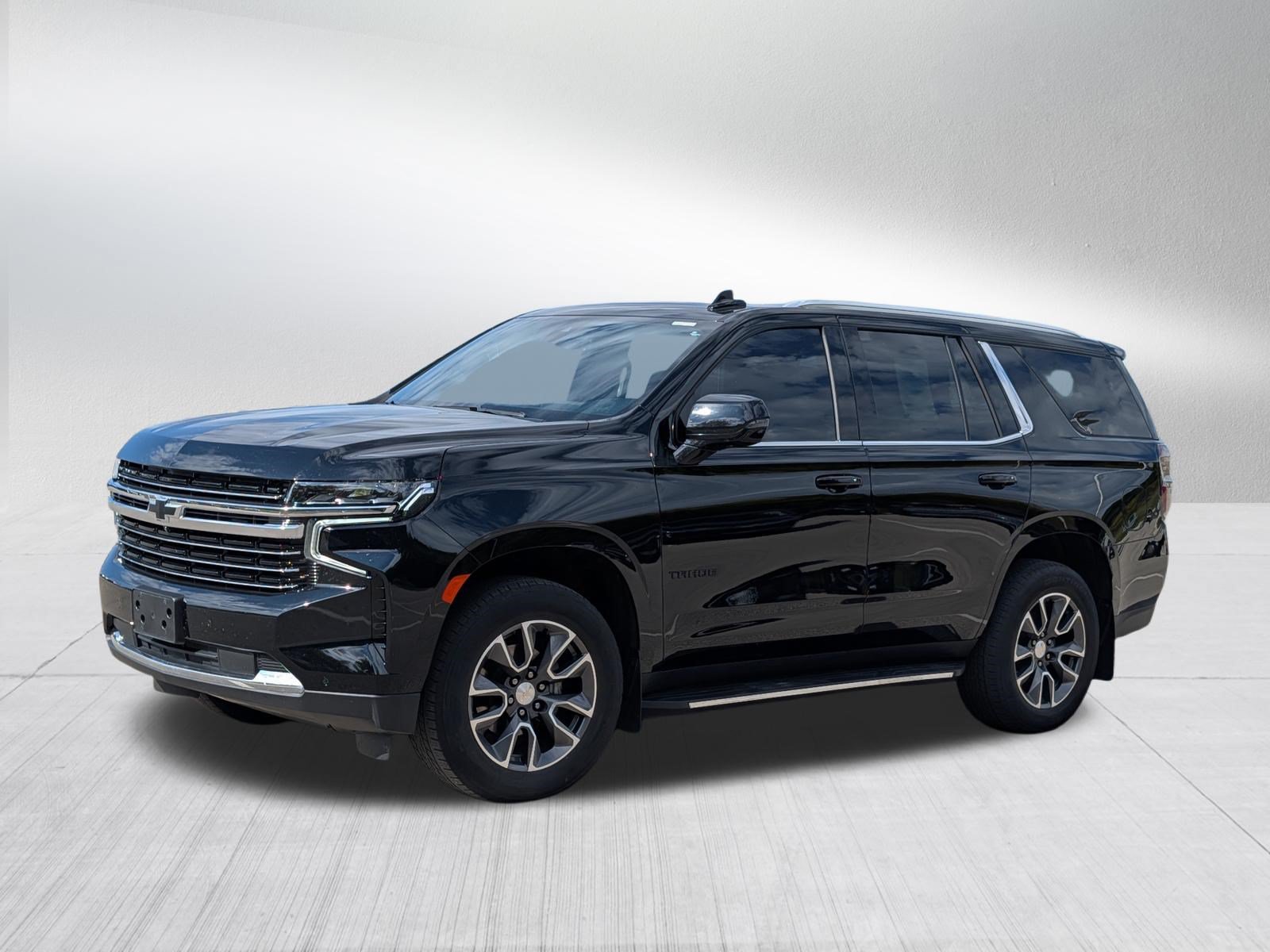 Used 2022 Chevrolet Tahoe LT w/ Luxury Package AWD/4WD image 3