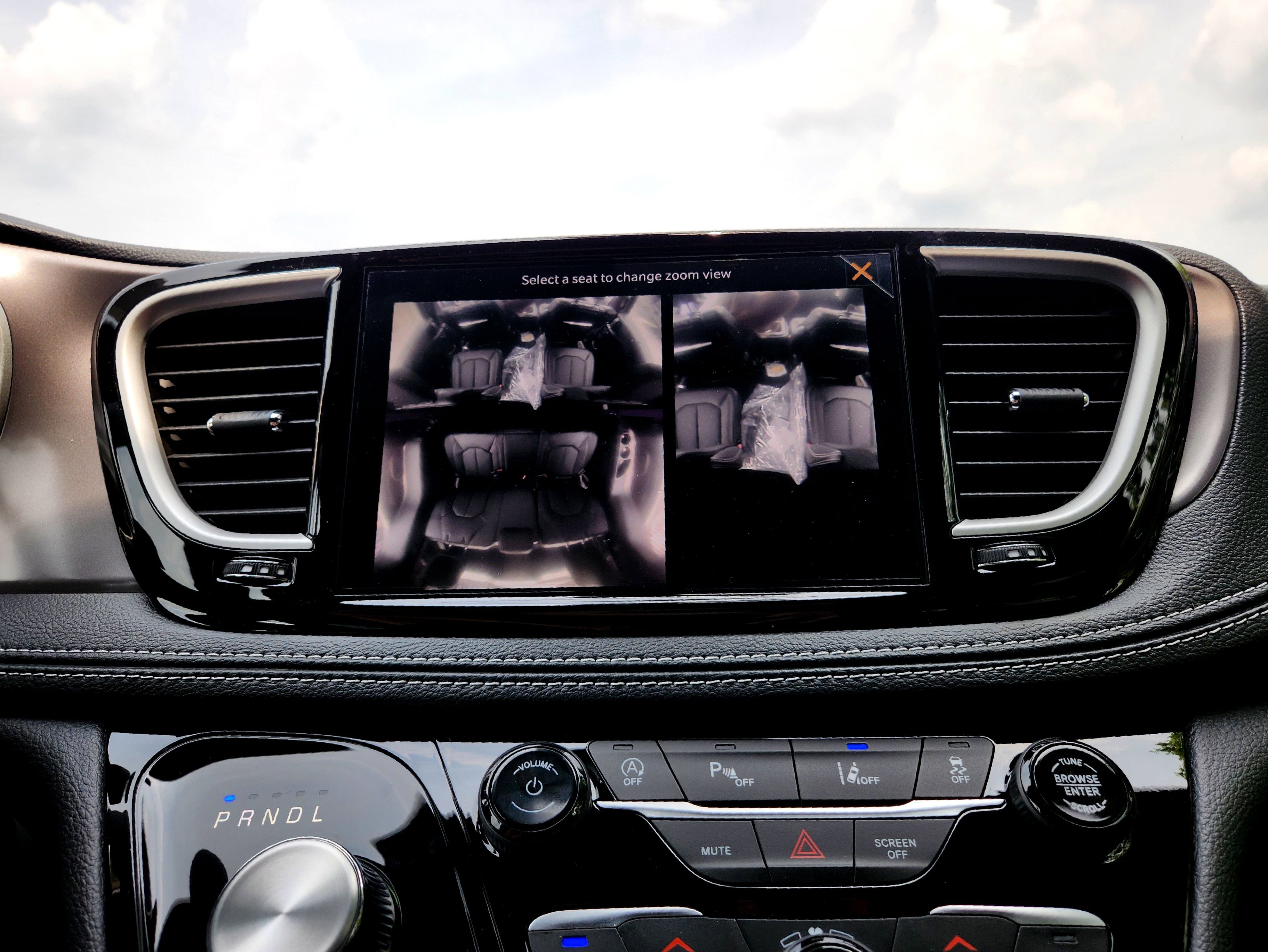 New 2025 Chrysler Pacifica Select w/ Uconnect Theater Family Group image 23