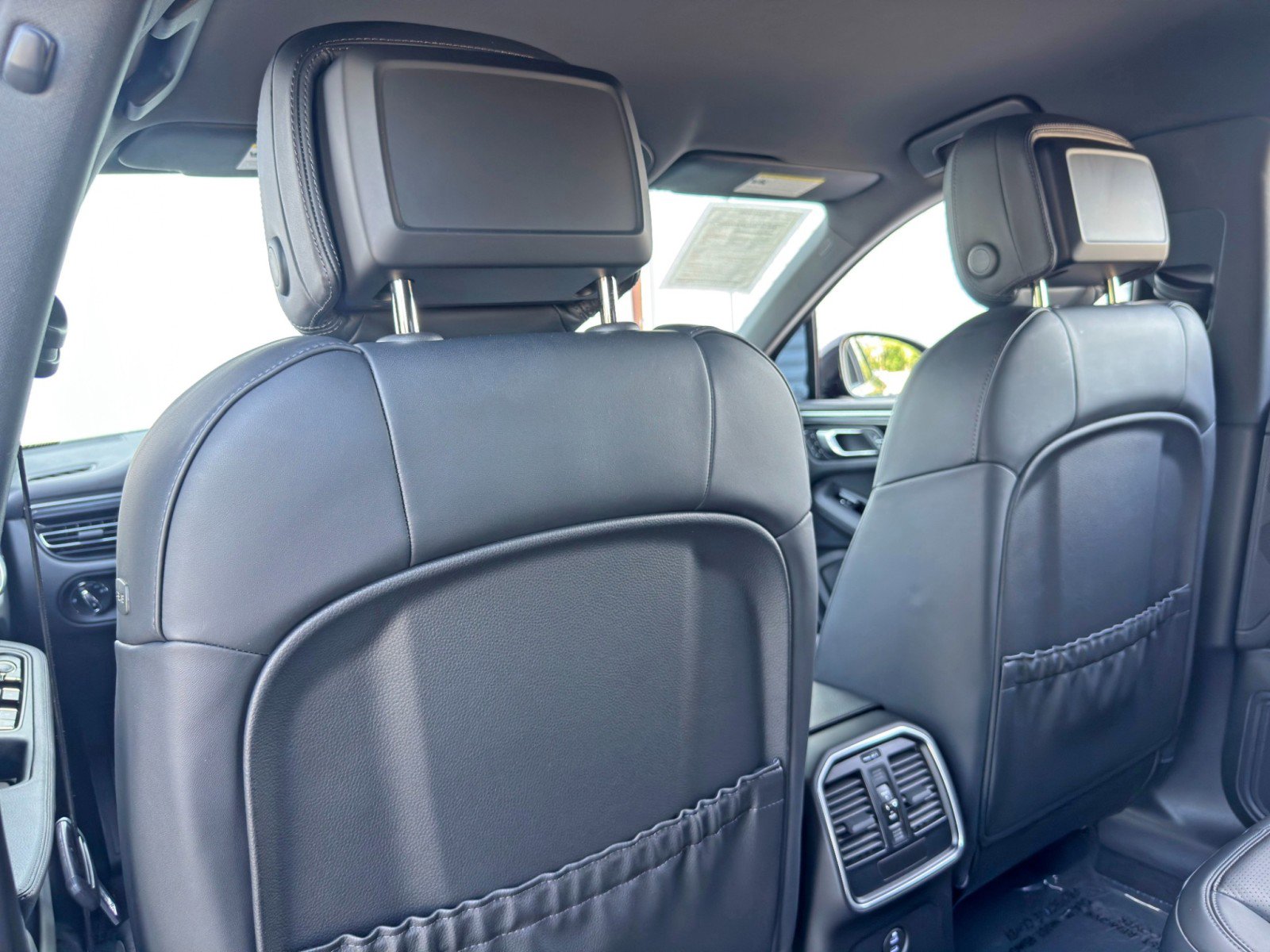 Used 2024 Porsche Macan image 33