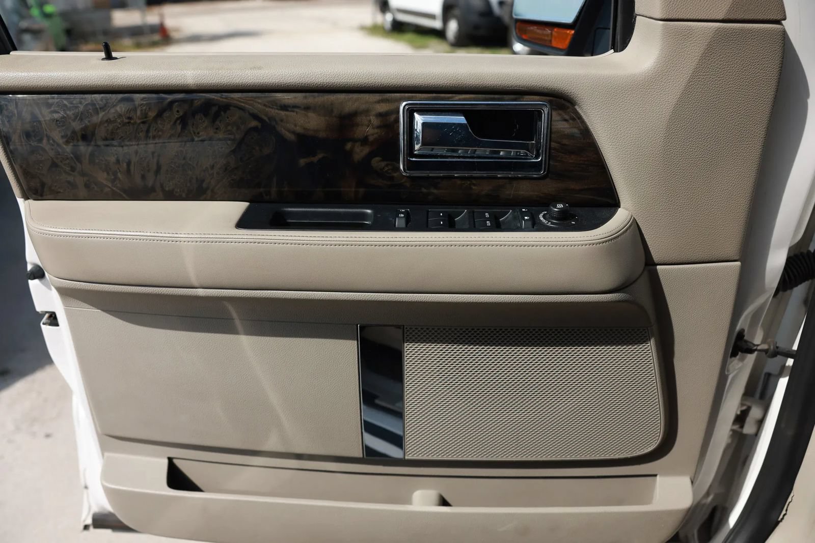 Used 2015 Lincoln Navigator L 2WD image 45