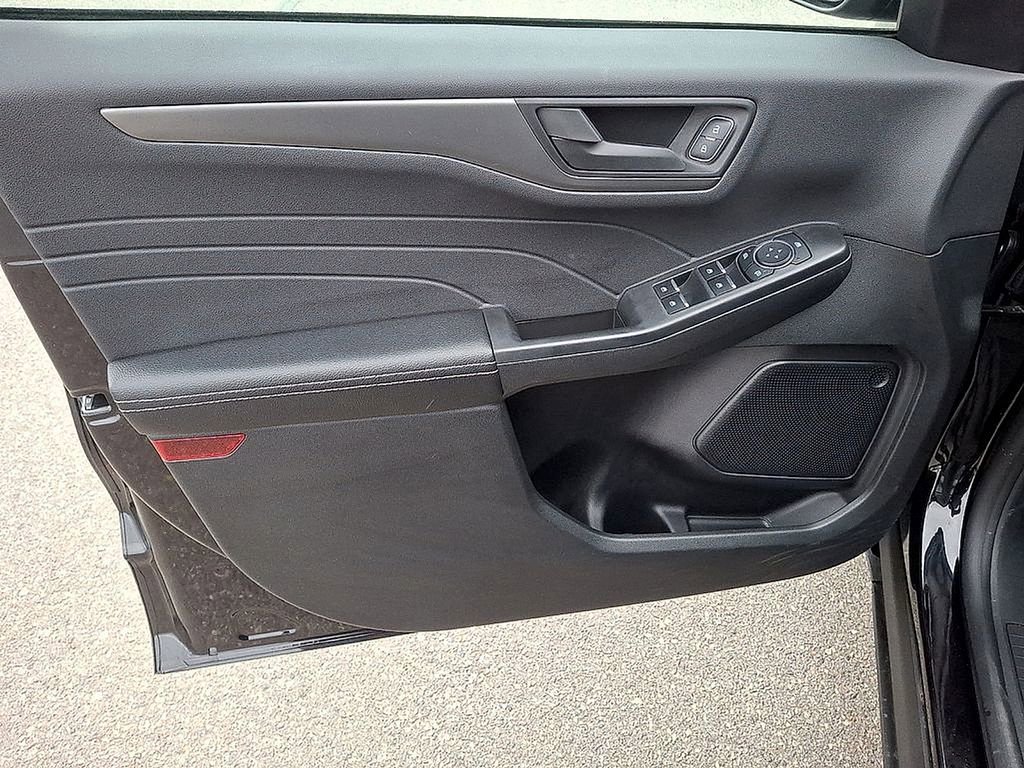 Used 2025 Ford Escape Active FWD image 9