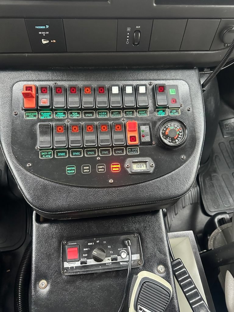 Used 2011 Chevrolet Express 4500 w/ Ambulance Package RWD image 18