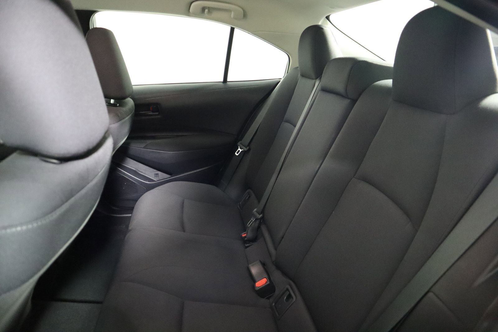 Used 2025 Toyota Corolla LE image 40