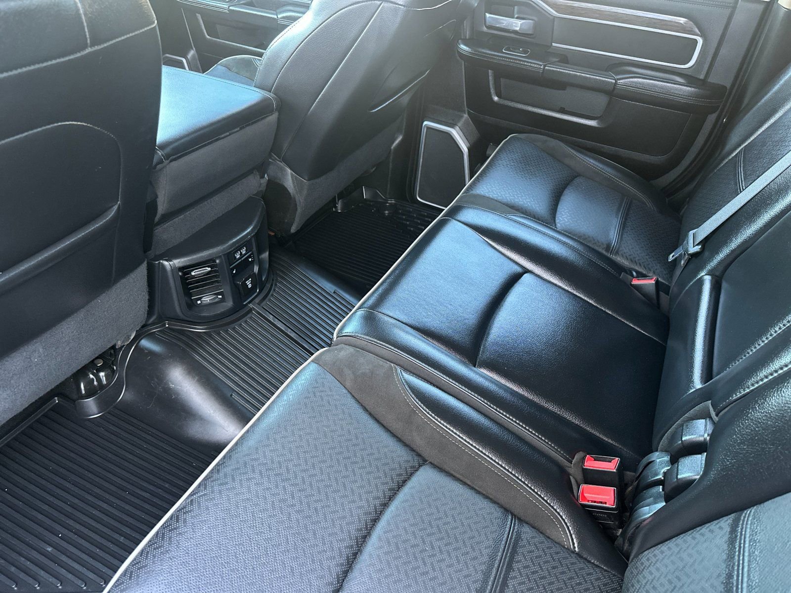 Used 2020 RAM 3500 Laramie AWD/4WD image 13