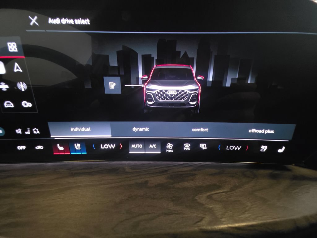 Certified 2025 Audi Q5 Premium AWD/4WD image 18