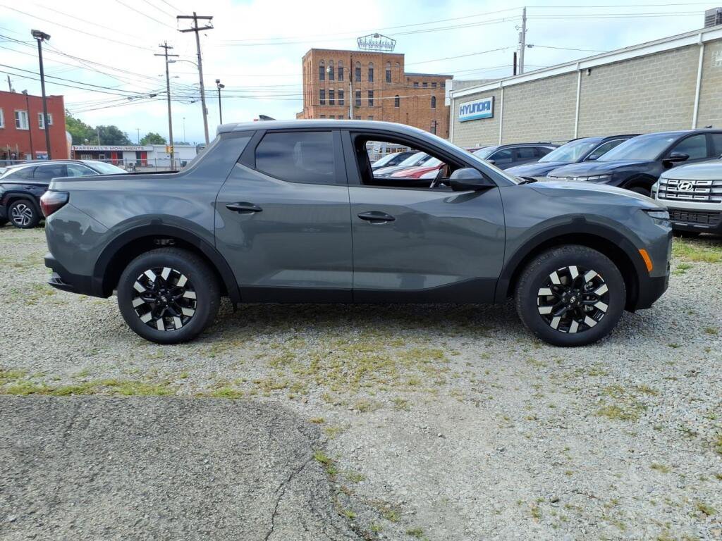 New 2027 Hyundai Santa Cruz SE AWD/4WD image 3