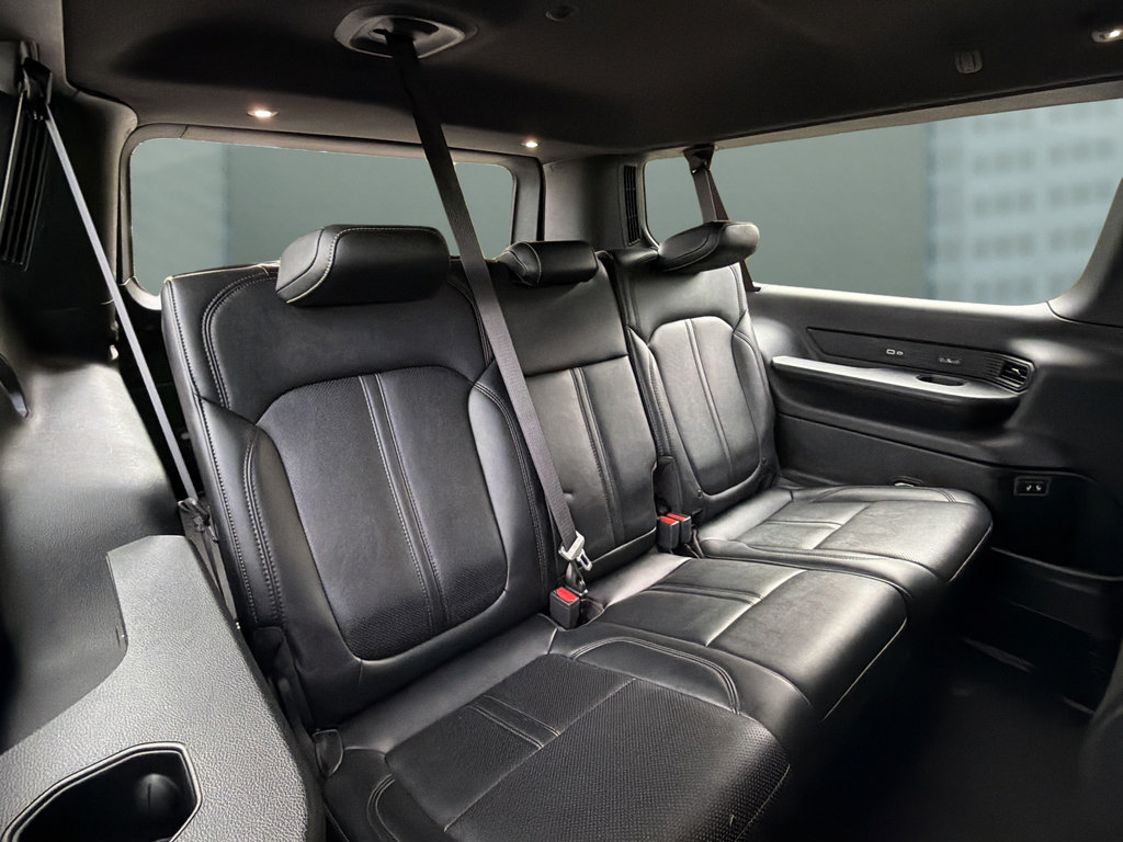 Used 2024 Jeep Wagoneer L Series III w/ Flexible Seating Group AWD/4WD image 29