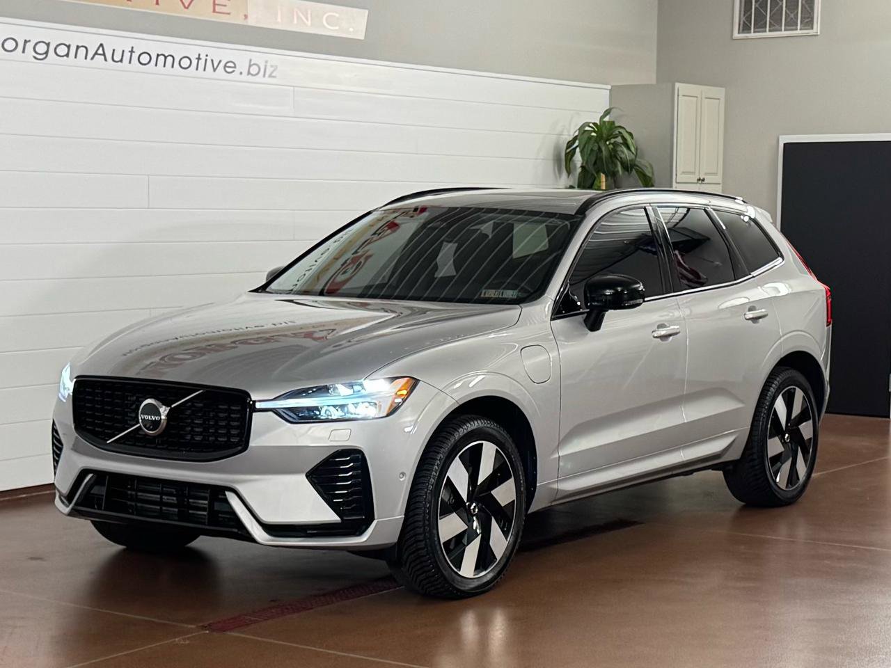 Used 2023 Volvo XC60 T8 Plus w/ Climate Package image 7