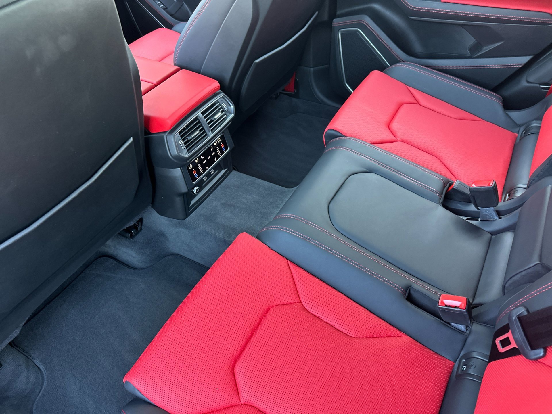 Used 2022 Lamborghini Urus image 8