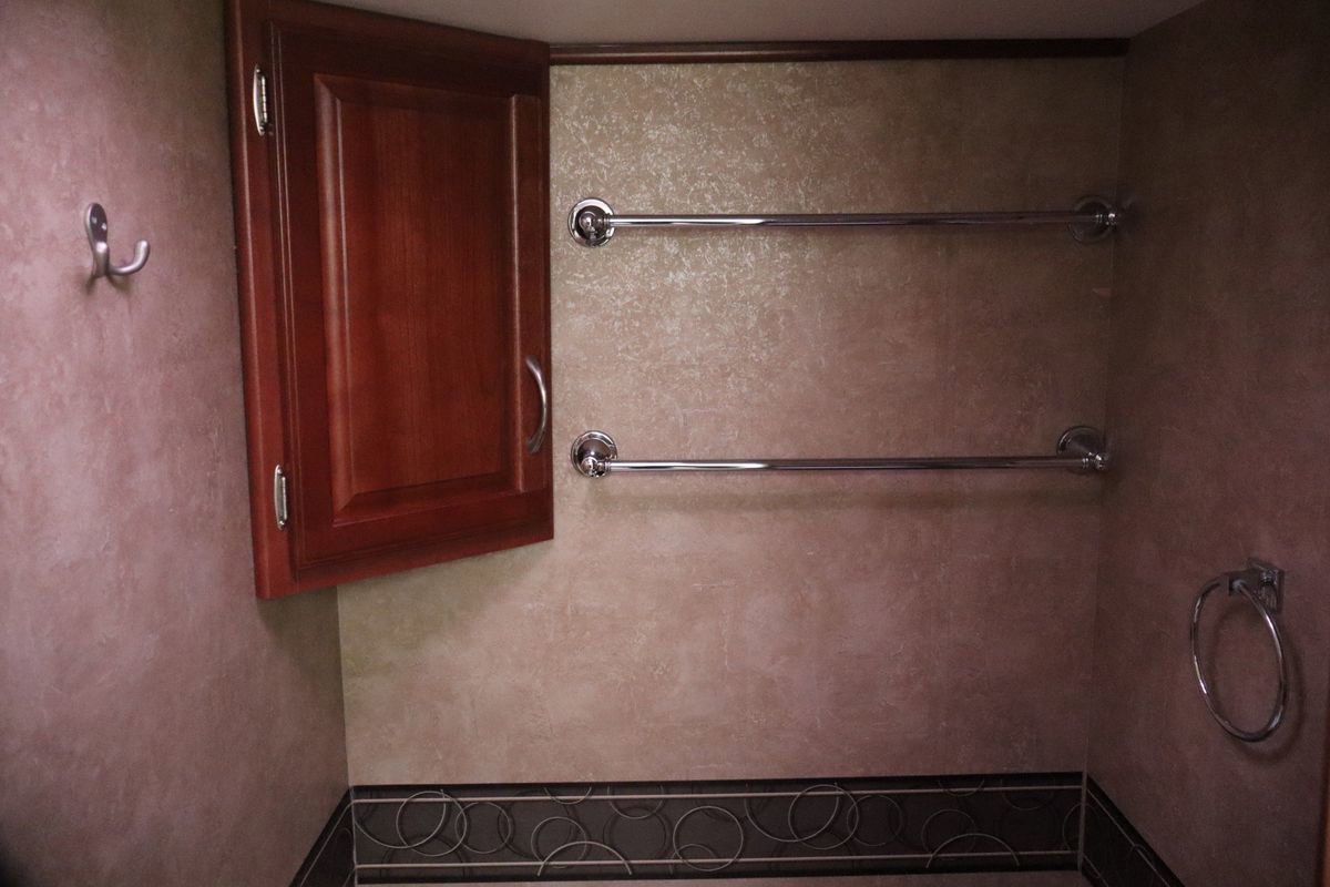 Used 2015 Ford E-450 and Econoline 450 Super Duty w/ Motorhome Prep Package image 46