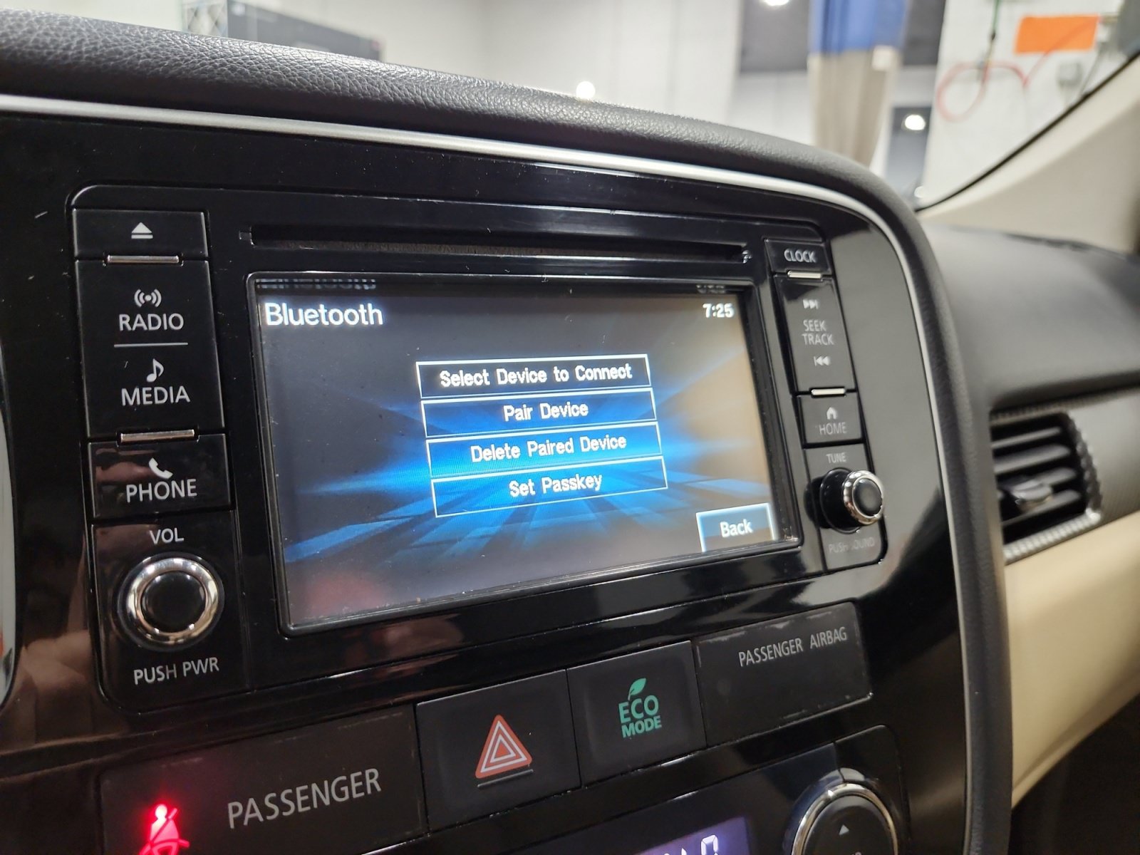 Used 2016 Mitsubishi Outlander SE AWD/4WD image 17