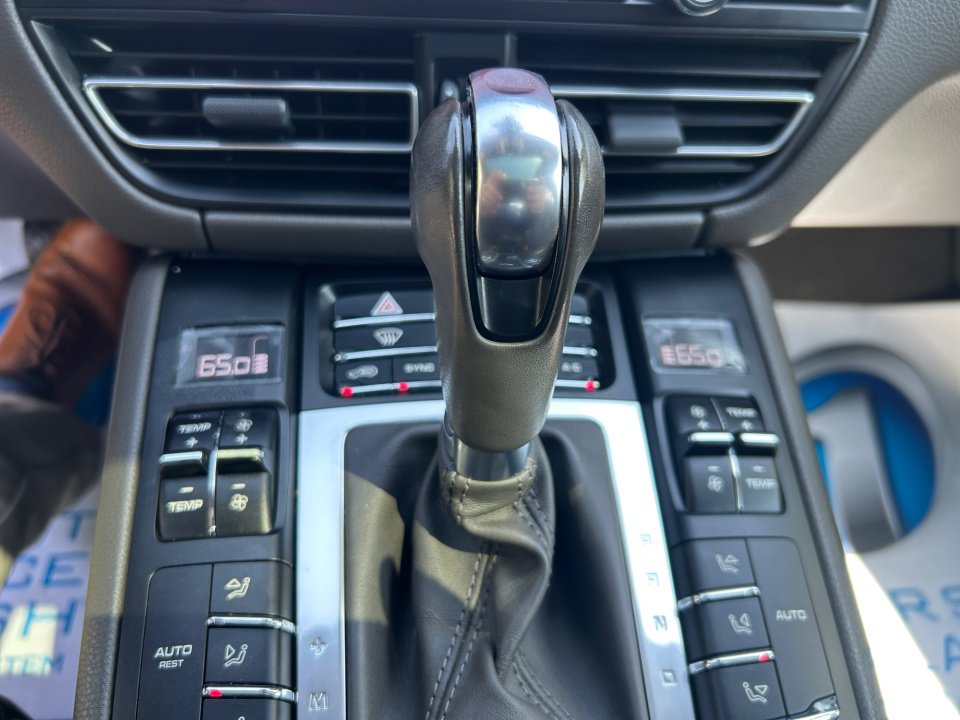 Used 2021 Porsche Macan AWD/4WD image 18