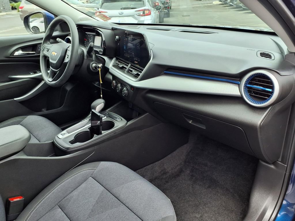 Used 2024 Chevrolet Trax LS w/ LS Convenience Package FWD image 17